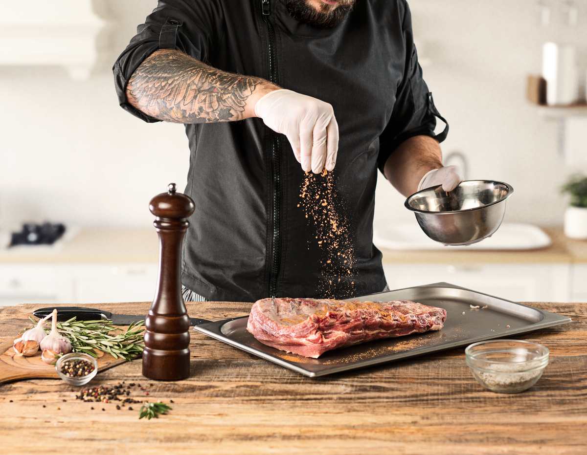Kesalahan 2: Langsung Memasak Daging dari Kulkas