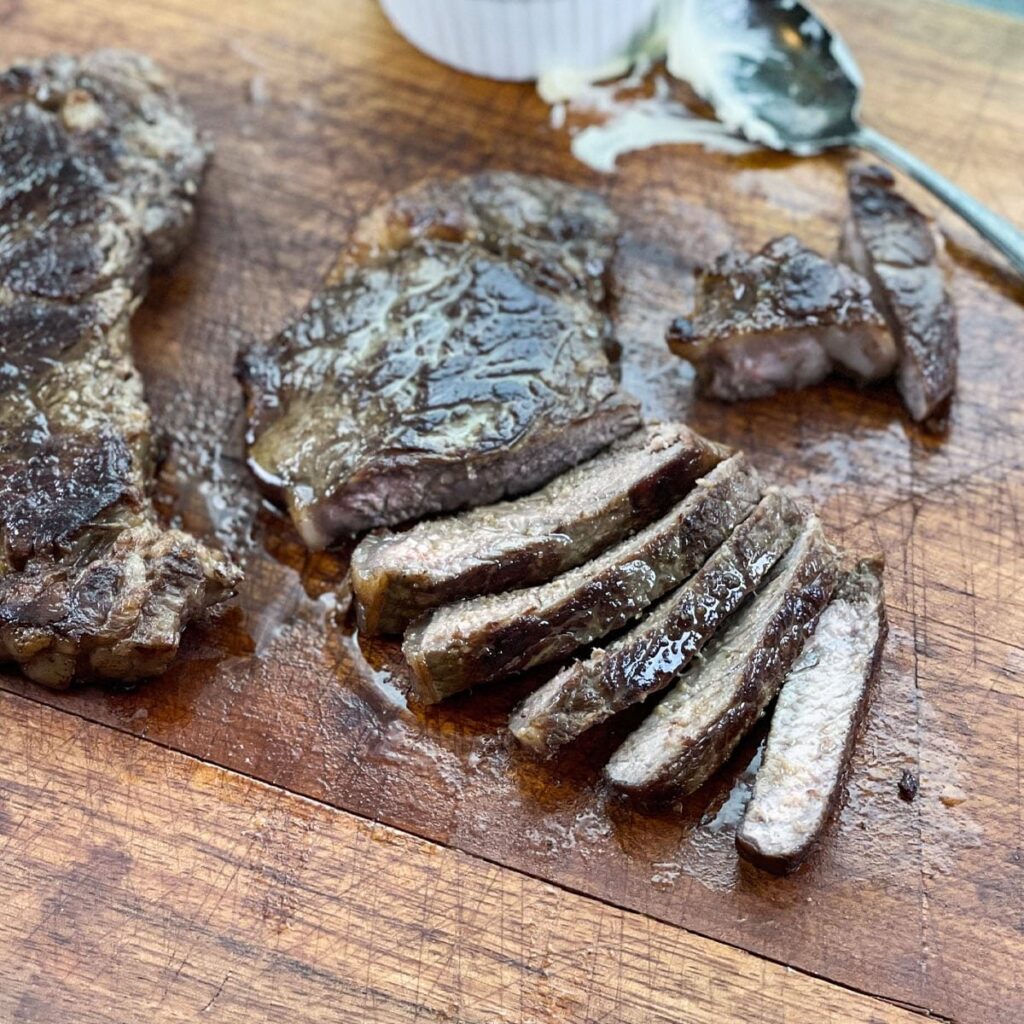 Rahasia Memasak Steak Well Done Tapi Tetap Juicy dan Empuk, Anti Gagal!