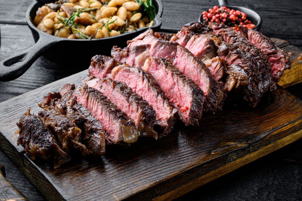 Rahasia Steak Empuk: Panduan Lengkap Cara Memotong Daging Melawan Serat